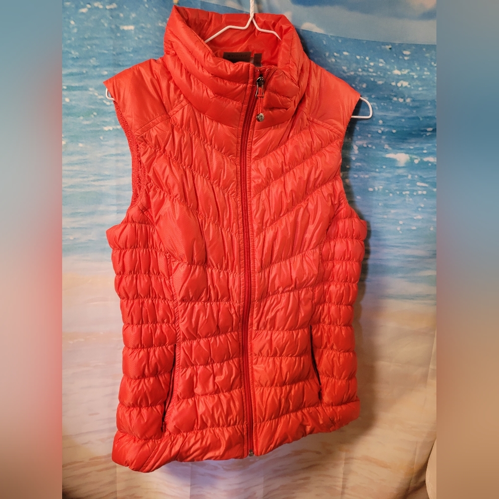 Athleta Red Nylon Goose Down Quilted Vest ladies Size Medium